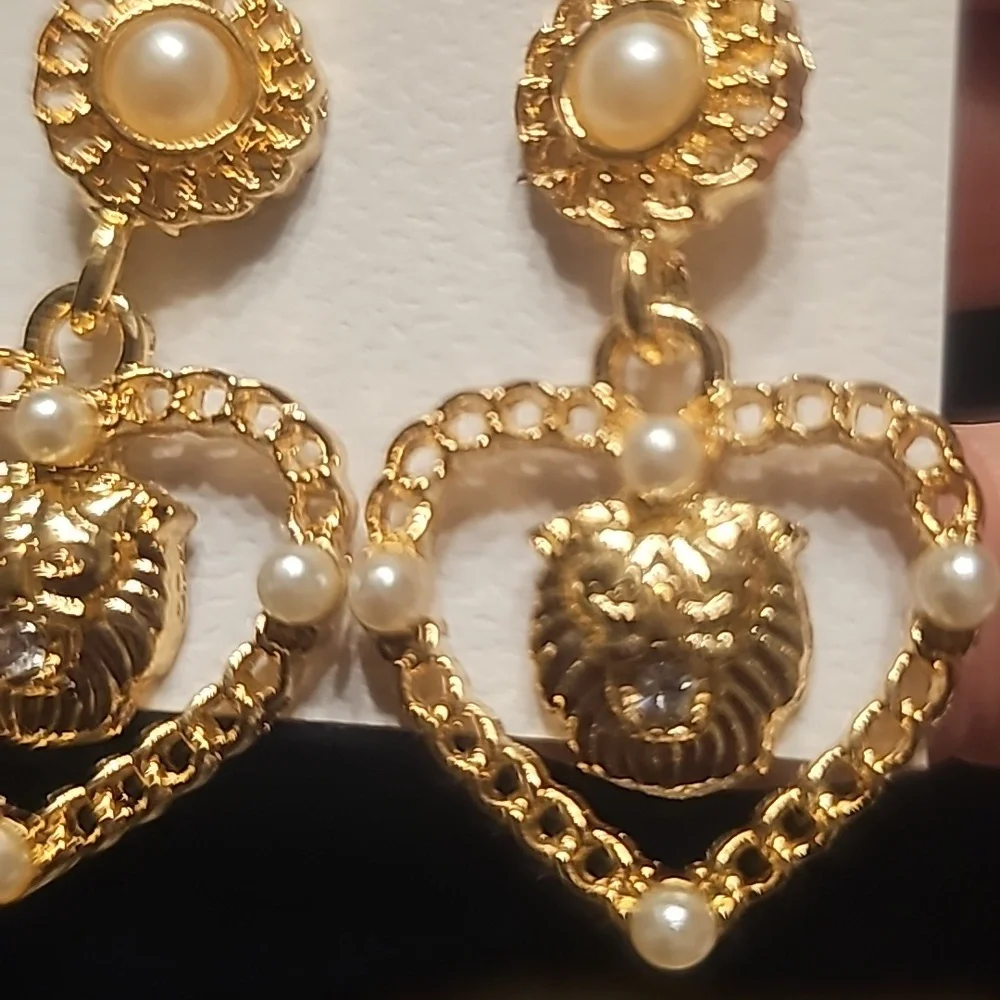 Nicole goldtone and pearl bead earings - Picture 4 of 4